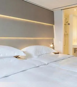 Botel Hotelschiff Ms Emerald Dawn *